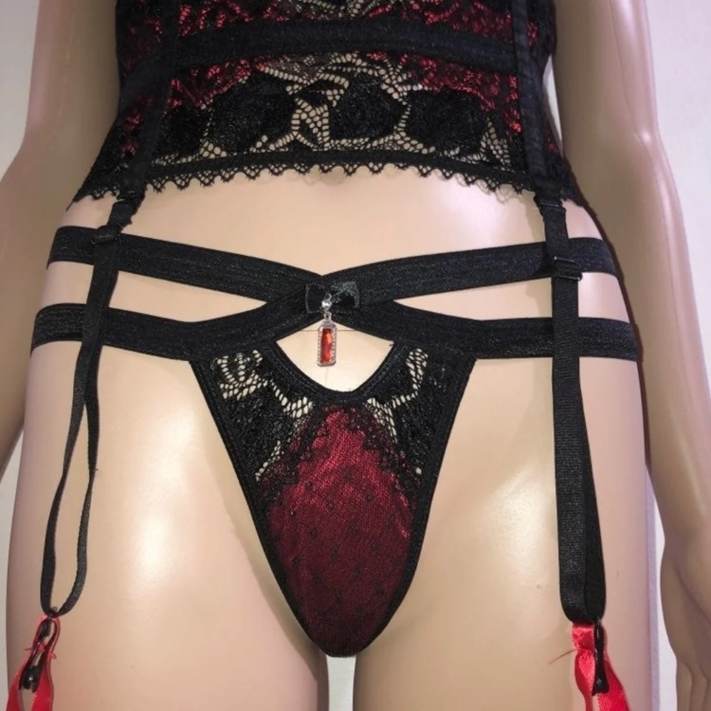 Ruby Lingerie Set - Full Original Set - Picture 4 of 4